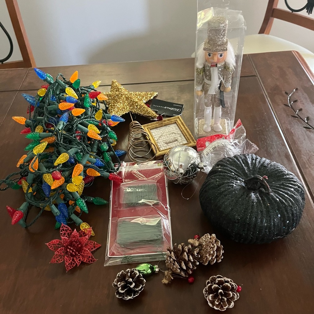 Holiday Décor Set - Black Glitter Pumpkin & Multicolor Lights